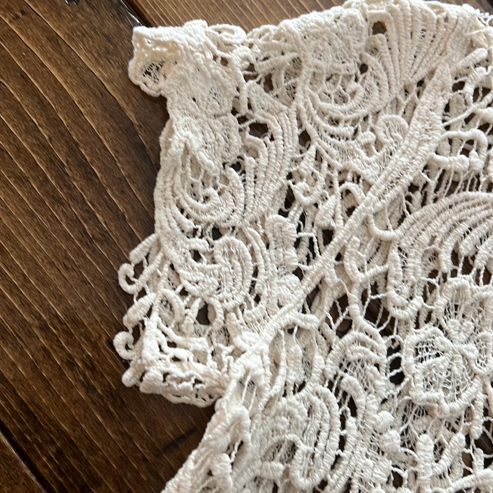 Lace top - Picture 3 of 4